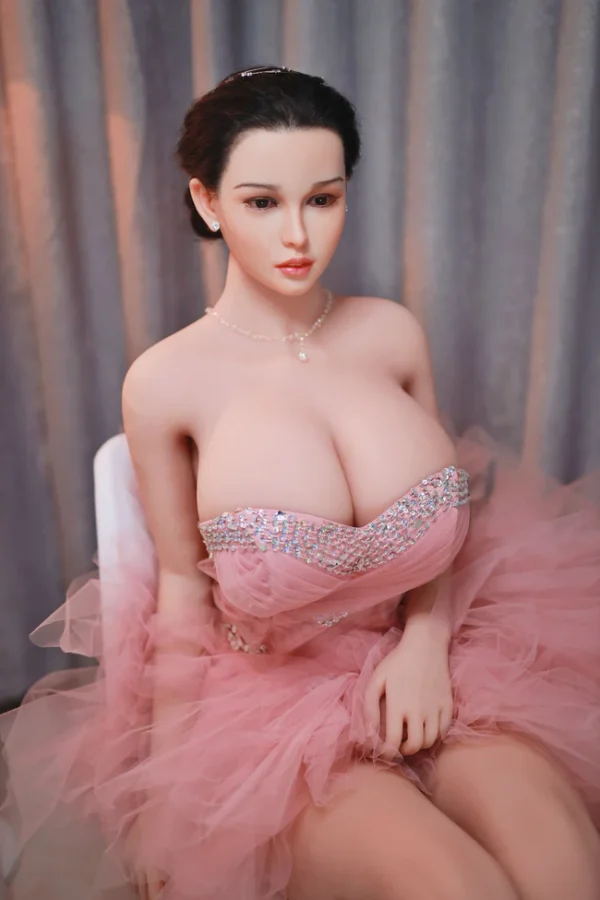 Sakina, Asian sex doll with short hair and irresistibly chic style – Image 3