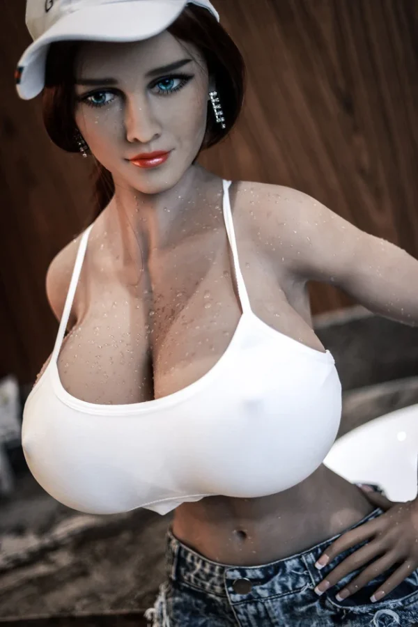 Veronica - The 150 cm tall bodybuilder sex doll with a muscular body and XXL curves – Image 4